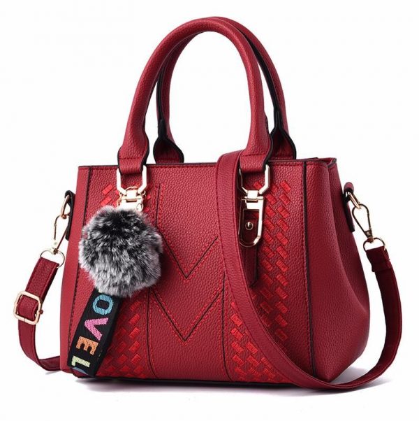 sac besace brodé pour un look tendance